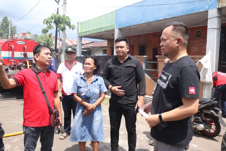 Wakil Walikota Richard Kunjungi Korban Kebakaran Di Perkamil