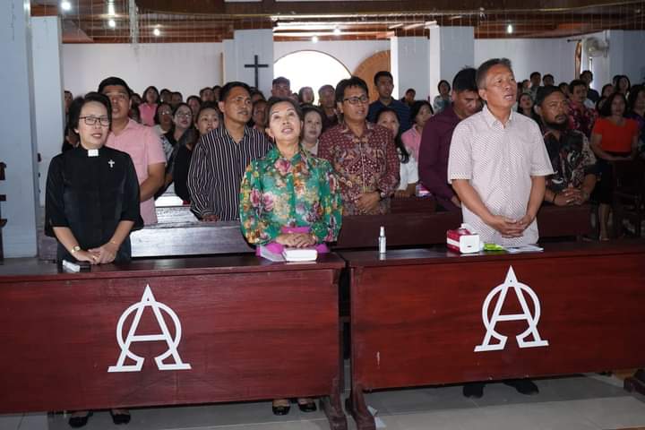 Bupati FDW bersama Ibu ERS Hadiri Ibadah Doa dan Puasa GMIM Rayon Minsel