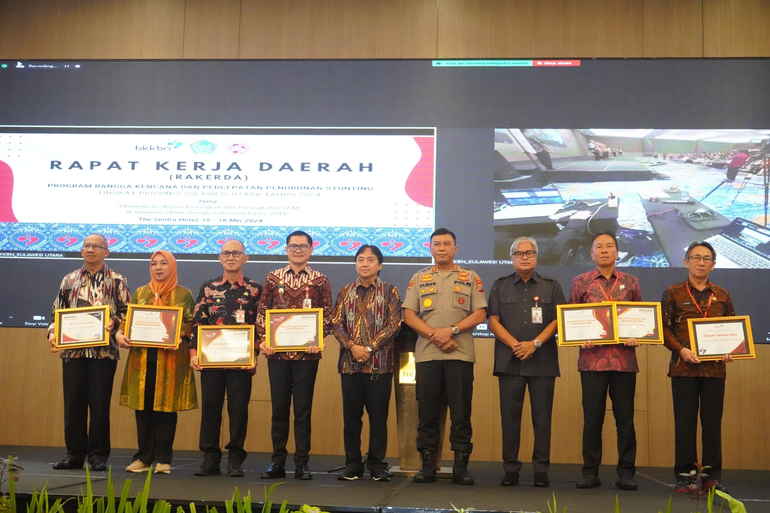 Diterima Bupati FDW Penghargaan Kampung Keluarga Berkwalitas dari BKKBN Provinsi SULUT